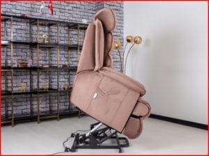 Sakarya Hasta Koltuğu – Modeller, Özellikler ve Rehber 2 Kahverengi TV baba hasta koltuğu, konforlu ve şık.